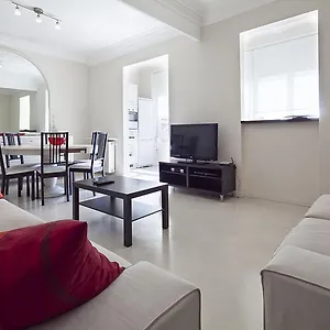 Central And Spacious Family Apartment Barcelona